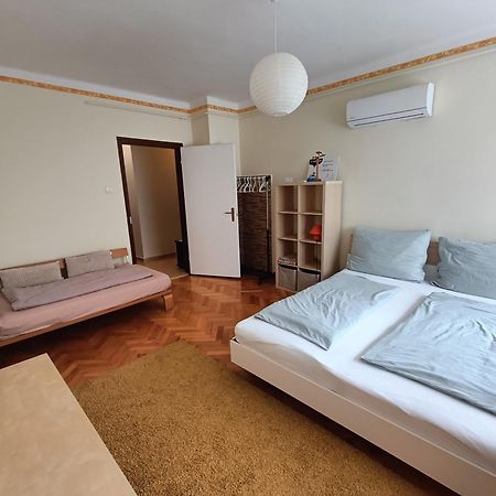 Newisland Family Apartman Sarvar Exterior photo