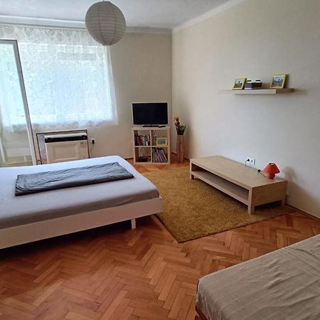 Newisland Family Apartman Sarvar Exterior photo