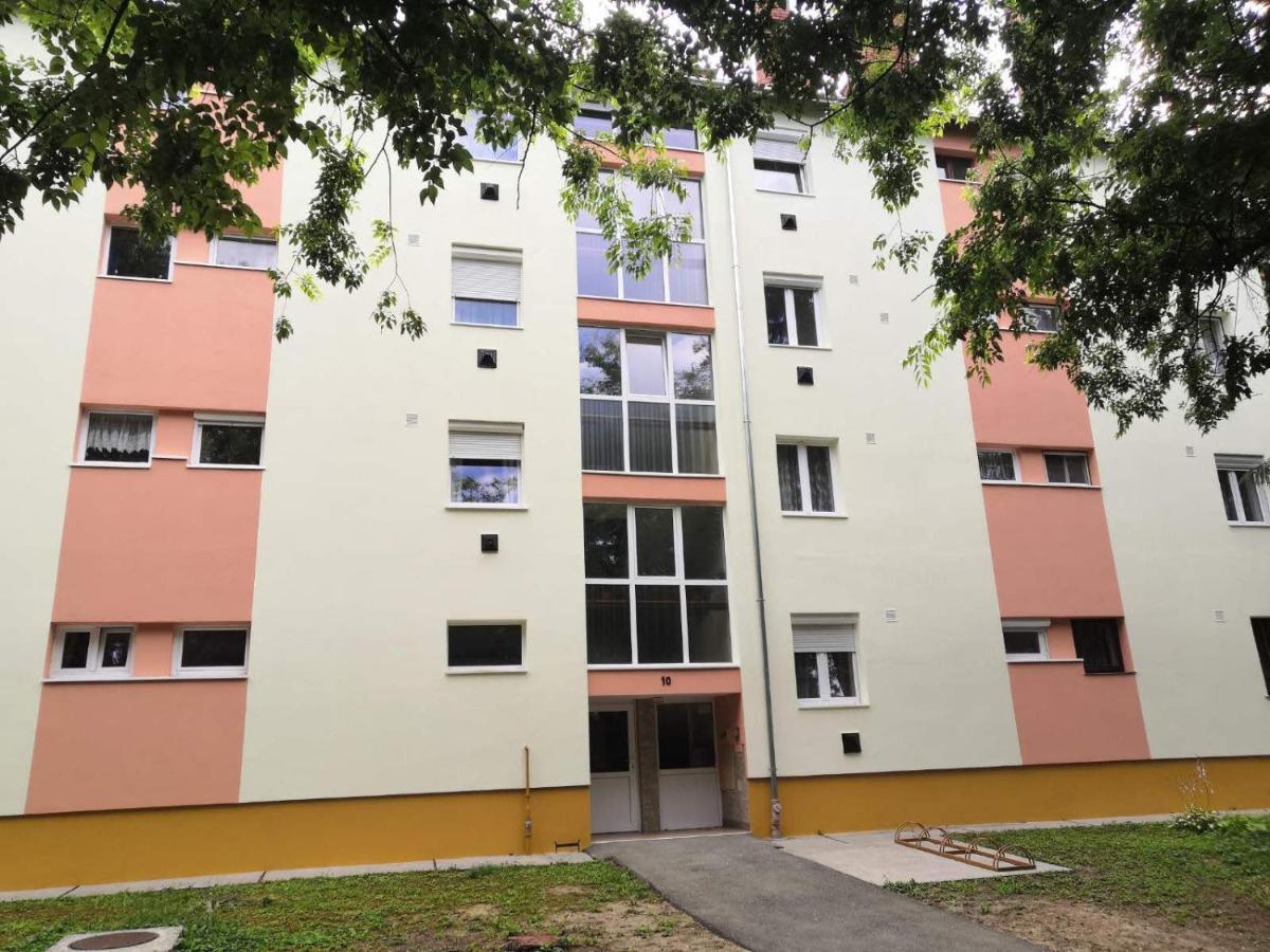 Newisland Family Apartman Sarvar Exterior photo