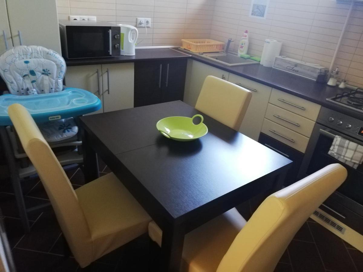 Newisland Family Apartman Sarvar Exterior photo